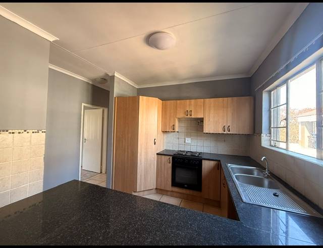 3 BEDROOM FLAT FOR SALE IN CASTLEVIEW